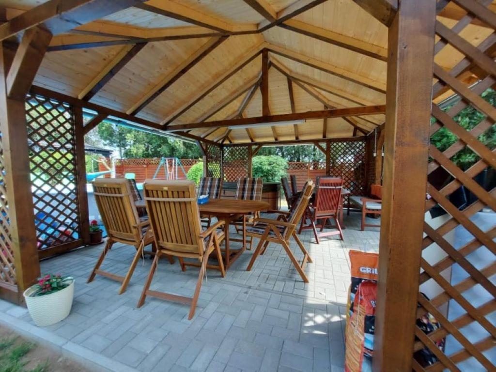 Nagcsaládos Rózsa Apartman Balatonlelle Exterior foto